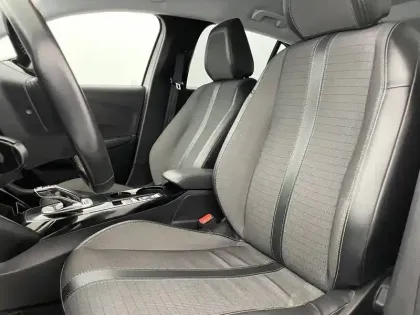 Photo 13 Peugeot 208  Electrique 50 kWh 136ch