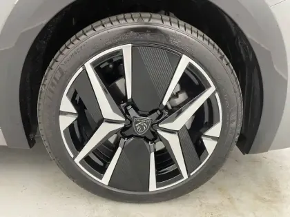 Photo 17 Peugeot 208  Hybrid 110 e-DCS6