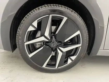 Photo 16 Peugeot 208  Hybrid 110 e-DCS6