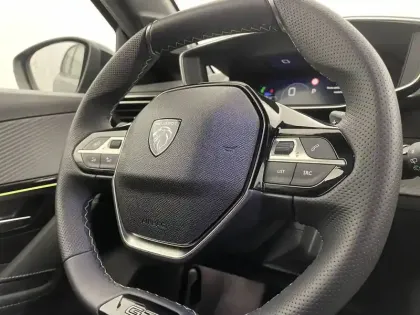 Photo 28 Peugeot 208  Hybrid 110 e-DCS6