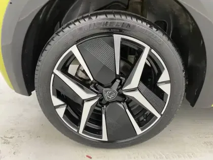 Photo 18 Peugeot 208  PureTech 100 S&S BVM6