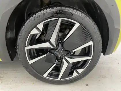 Photo 15 Peugeot 208  PureTech 100 S&S BVM6