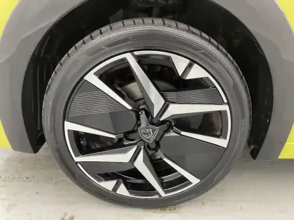 Photo 16 Peugeot 208  PureTech 100 S&S BVM6