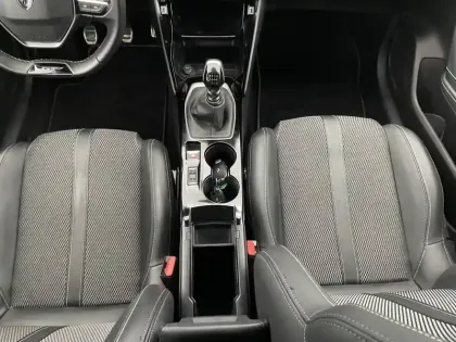 Photo 24 Peugeot 208  PureTech 100 S&S BVM6