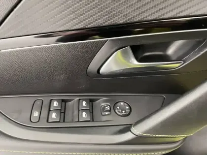 Photo 31 Peugeot 208  PureTech 100 S&S BVM6