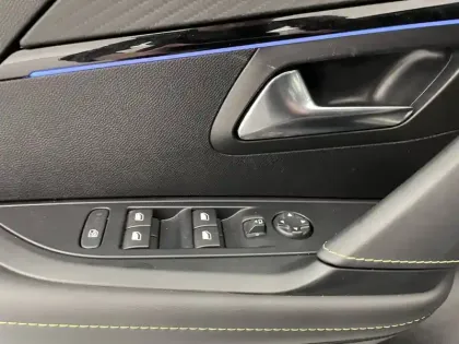 Photo 31 Peugeot 208  Hybrid 110 e-DCS6