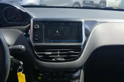 Photo 16 Peugeot 2008  PureTech 110ch S&S EAT6