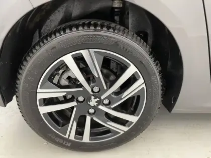 Photo 18 Peugeot 208  PureTech 100 S&S EAT8