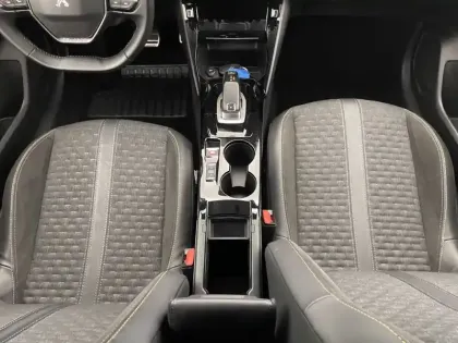 Photo 24 Peugeot 208  PureTech 100 S&S EAT8