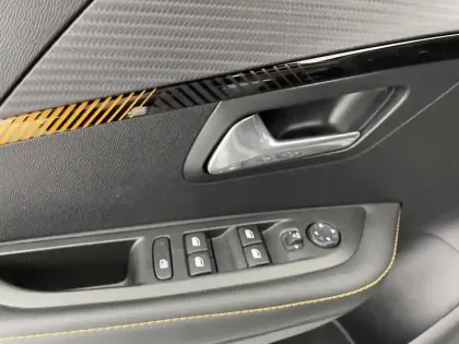 Photo 31 Peugeot 208  PureTech 100 S&S EAT8