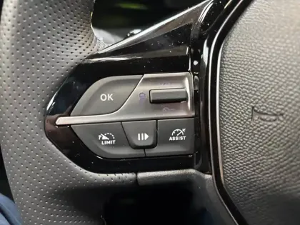 Photo 14 Peugeot 408  Hybrid 145 e-DCS6