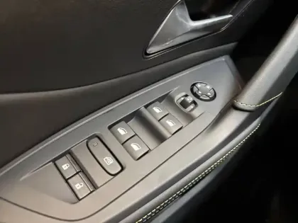 Photo 17 Peugeot 408  Hybrid 145 e-DCS6