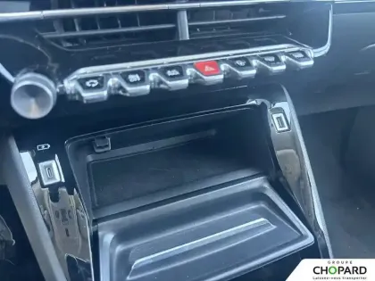 Photo 13 Peugeot 2008  PureTech 130 S&S BVM6