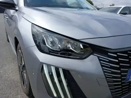 Photo 15 Peugeot 208  Hybrid 110 ch e-DCS6