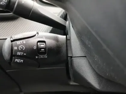 Photo 14 Peugeot 208  Hybrid 110 ch e-DCS6