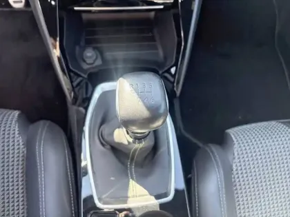 Photo 13 Peugeot 2008  PureTech 130 S&S BVM6