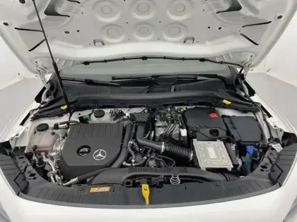 Photo 19 Mercedes GLA  250 e 8G-DCT