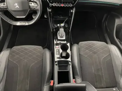 Photo 24 Peugeot 2008  PureTech 130 S&S EAT8