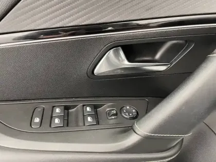 Photo 31 Peugeot 2008  PureTech 130 S&S EAT8