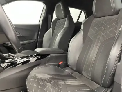 Photo 13 Peugeot 2008  PureTech 130 S&S EAT8