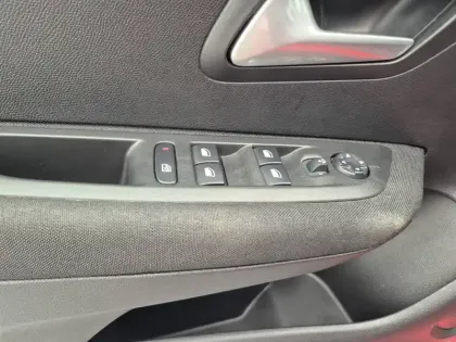 Photo 20 Peugeot 208  Electrique 50 kWh 136ch