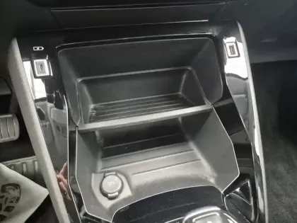 Photo 13 Peugeot 208  Electrique 50 kWh 136ch