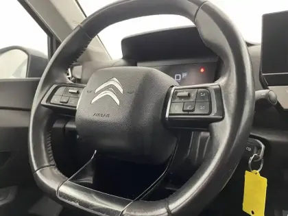 Photo 28 Citroën C4 e- 136 ch Automatique
