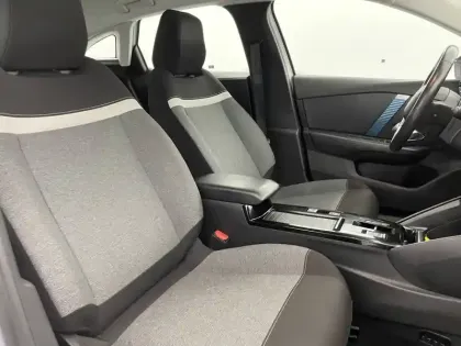 Photo 26 Citroën C4 e- 136 ch Automatique