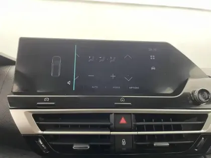 Photo 25 Citroën C4 e- 136 ch Automatique