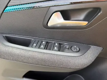 Photo 18 Peugeot 208  Electrique 50 kWh 136ch