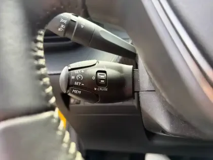 Photo 19 Peugeot 208  Electrique 50 kWh 136ch