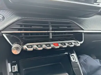 Photo 17 Peugeot 208  Electrique 50 kWh 136ch