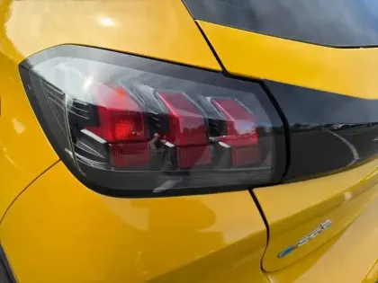 Photo 16 Peugeot 208  Electrique 50 kWh 136ch