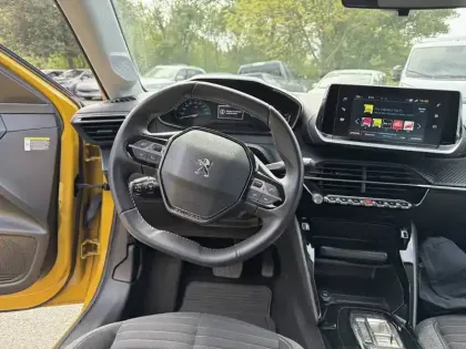 Photo 8 Peugeot 208  Electrique 50 kWh 136ch