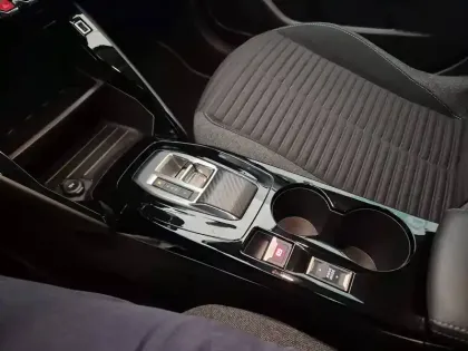 Photo 12 Peugeot 208  Electrique 50 kWh 136ch