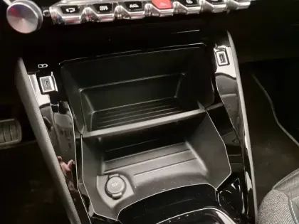 Photo 13 Peugeot 208  Electrique 50 kWh 136ch