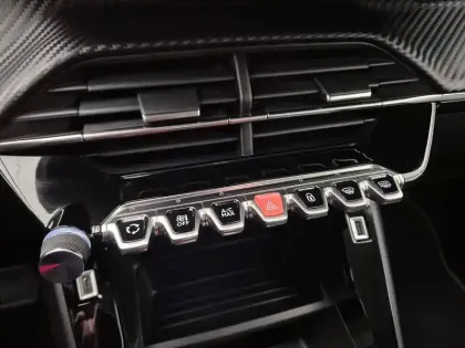 Photo 14 Peugeot 208  Electrique 50 kWh 136ch