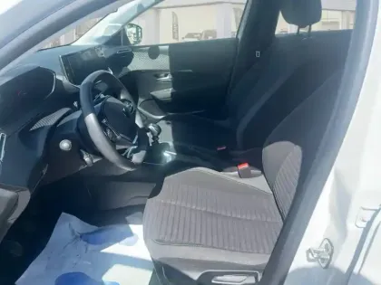 Photo 8 Peugeot 208  PureTech 100 S&S BVM6