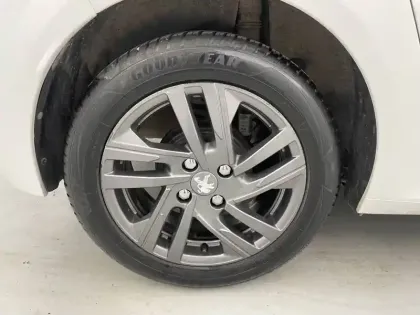 Photo 18 Peugeot 208  PureTech 100 S&S BVM6