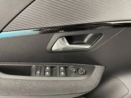 Photo 31 Peugeot 208  PureTech 100 S&S BVM6