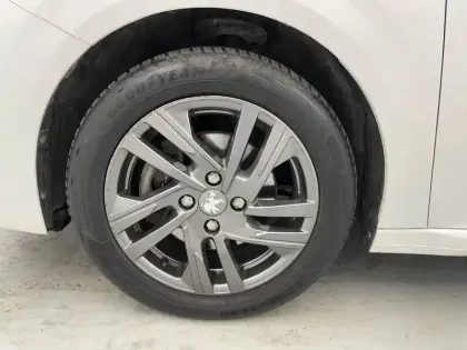 Photo 16 Peugeot 208  PureTech 100 S&S BVM6