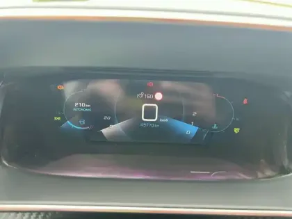 Photo 11 Peugeot 2008  PureTech 100 S&S BVM6