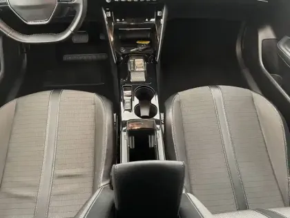 Photo 24 Peugeot 208  PureTech 100 S&S EAT8