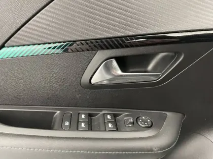 Photo 31 Peugeot 208  PureTech 100 S&S EAT8