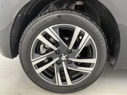 Photo 18 Peugeot 208  PureTech 100 S&S EAT8