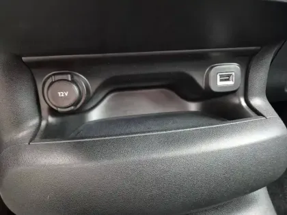 Photo 13 Citroën C4  Cactus PureTech 110 S&S BVM6