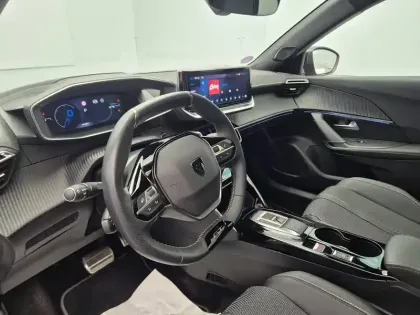 Photo 11 Peugeot 2008  Hybrid 136 e-DCS6