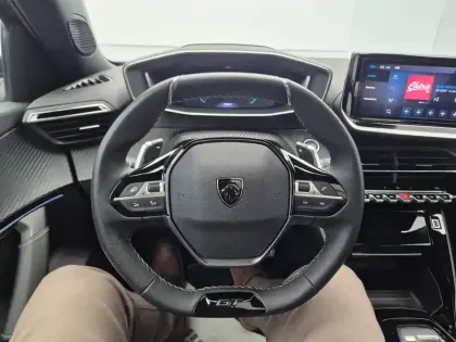 Photo 15 Peugeot 2008  Hybrid 136 e-DCS6