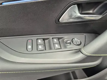 Photo 22 Peugeot 2008  Hybrid 136 e-DCS6