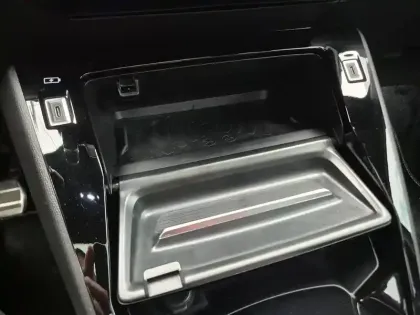 Photo 13 Peugeot 2008  Hybrid 136 e-DCS6